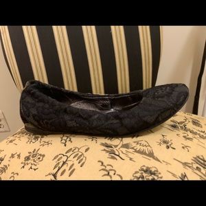 Donald J Pliner black flats